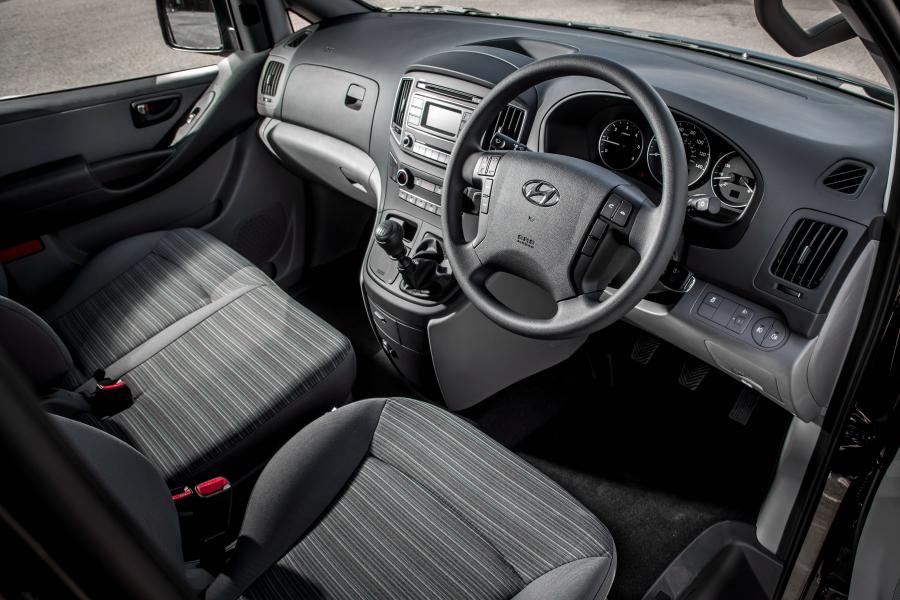 Интерьер Hyundai iLoad 2018 года  (UK) (фото 10 из 18)